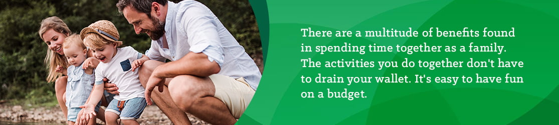 There are a multitude of benefits found in spending time together as a family. The activities you do together don't have to drain your wallet. It's easy to have fun on a budget. 