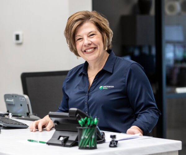 Female-banker-working-and-smiling