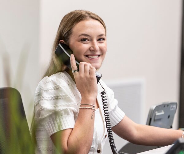 Female-banker-on-the-phone